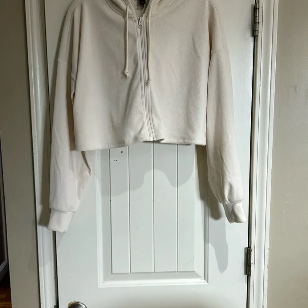 New Soft Cozy Cream Cropped Hoodie - Picture 4 of 7